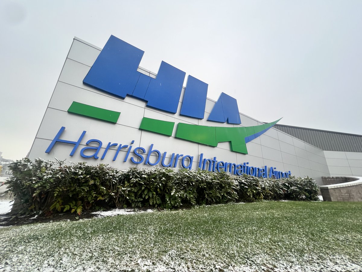 FlyHIA's tweet photo. โ๐ตThe weather outside is frightful at @flyHIA and our snow team is on the job clearing the snow. Since you have a place to go, let it snow, let it snow, let it snow. In any weather, you can always fly from home at HIA! ๐ถโ #altogetherbetter #flyfromhome https://t.co/YmBwoZRZwz