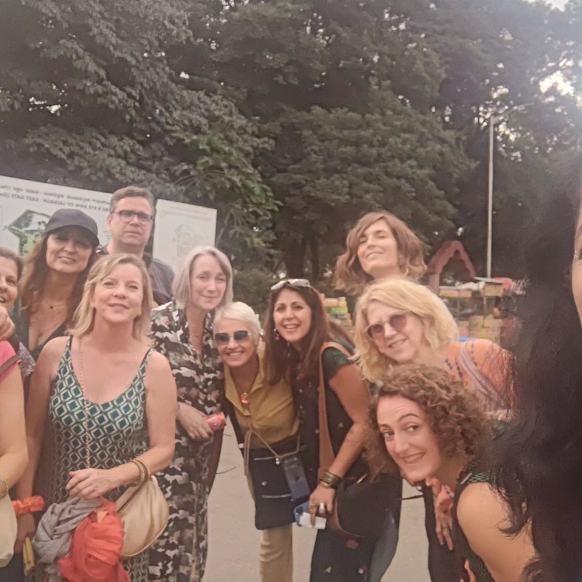_unhurried's tweet photo. We had a fun time walking with our guests, from two different hemispheres &amp; narrating the stories of some unique trees in Lalbagh - for two consecutive days. #heritagewalks #unhurriedwalks #unhurriedtours #bengaluru https://t.co/LD3GCxtU8I