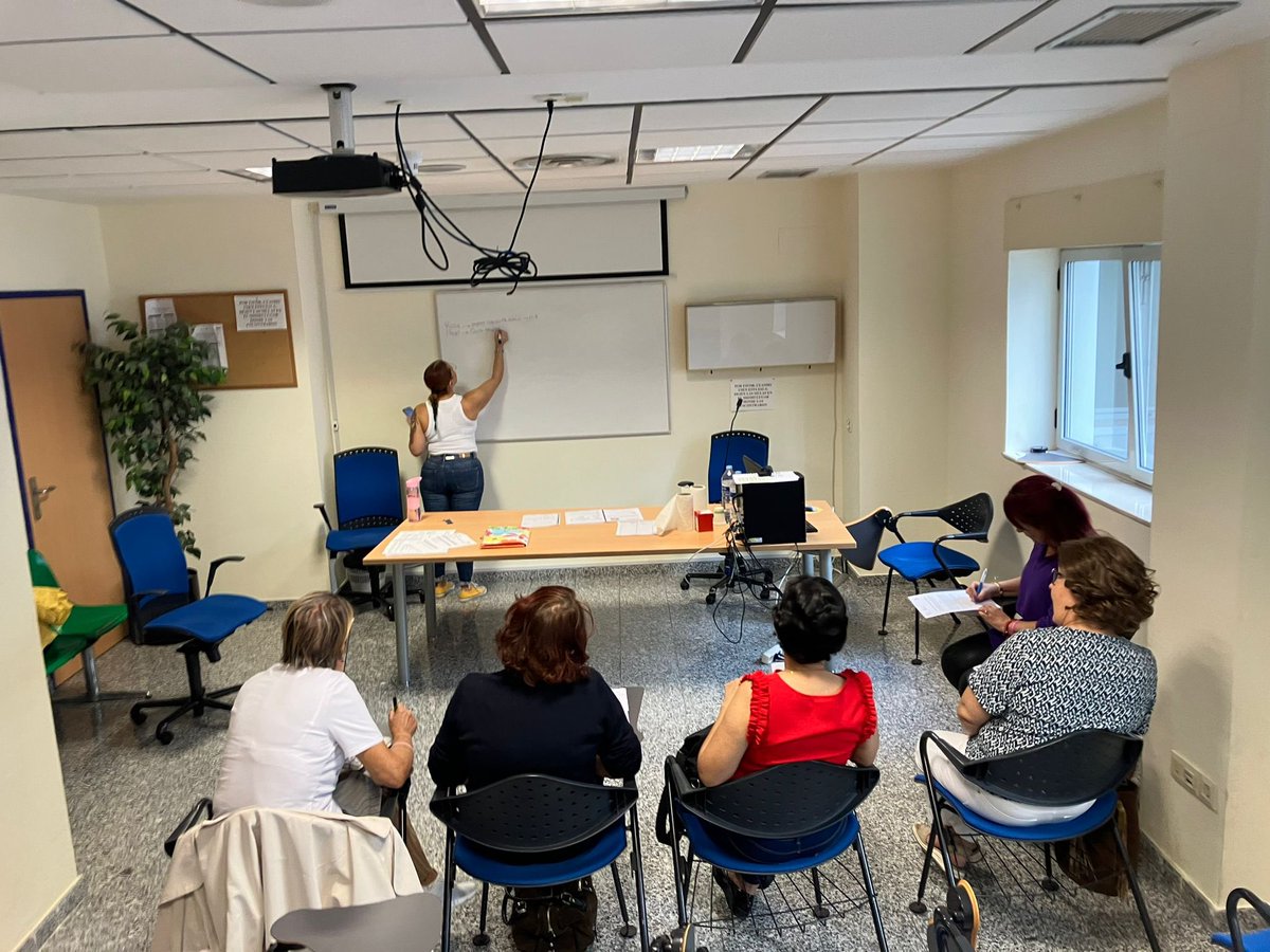 escuelapCAN's tweet photo. 2 sesión taller de #CaMama en #HUNSC en TFE siempre acompañados de nuestra Paciente activa María Isabel Placeres Miranda y nuestro compañero Ángel Luis Hdez Herrera
Gracias a todos por confiar en la educación #entreigualesmejor https://t.co/781PDoU4bW