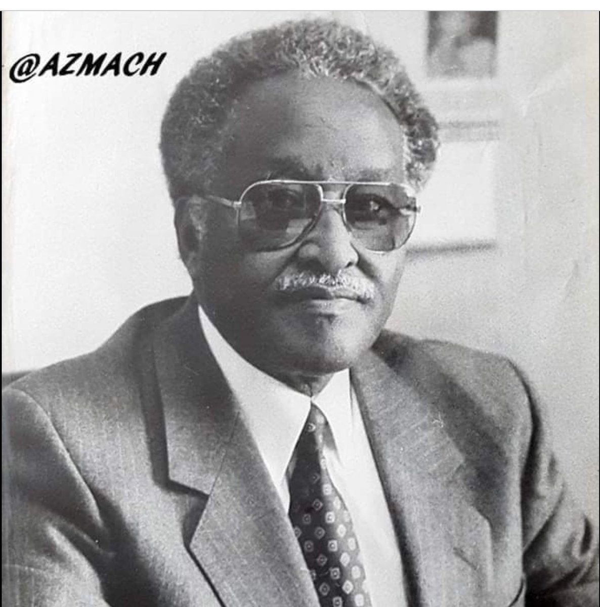 solomonreta's tweet photo. ይተዋወቁ፤ ያስታውሱ፤ ይዘክሩ፤ ከህክምና እና ፓለቲካ ዓለም።
ኢትዮጵያዊው ፕሮፈሰር አስራት ወልደየስ ከአባታቸው ከአቶ ወልደየስ አልታዬና ከእናታቸው ከወይዘሮ በሰልፍይዋሉ ጽጌ ሰኔ 12 ቀን 1920 ዓ.ም በአዲስ አበባ ከተማ ተወለዱ፡፡ የፕሮፈሰር አስራት አባት አቶ ወልደየስ አልታዬ በጸሓፊ ትዕዛዝ ኃይሌ ወልደ-ስላሴ አስተዳደር ውስጥ በጸሐፊነትና በአስተዳደር ተግባር የተሰማሩ ነበሩ፡፡ እናታቸውም በአነስተኛ ንግድ የተሰማሩ ነበሩ፡፡ ፕሮፌሰር አሥራት የሶስት ዓመት ህጻን እያሉ ወላጆቻቸው በፍች ምክንያት ስለተለያዩ በኃላ ከእናታቸው ጋር ድሬዳዋ ሄደው በዚያው አደጉ፡፡ አስራት ድሬዳዋ በነበሩበት ወቅት ጣሊያን ኢትዮጵያን ወረረች፡፡ 

ከነፃነት በኋላ ጃንሆይ ለትምህርት ወደ ውጭ ከላኳቸው 42 ተማሪዎች መካከል ፕሮፌሰር አስራት ወልደየስ አንዱ ነበሩ፡፡ ከ1933 ዓ.ም በኋላ ለመጀመርያ ጊዜ ፕሮፌሽናል ስልጠና ያገኙ የመጀመርያው ኢትዮጵያዊ የቀዶ ጥገና ሀኪም ነበሩ። በሙያቸውም ለ30 ዓመታት ያህል አገልግለዋል፡፡ ከዛም የመጀመሪያው የአዲስ አበባ ዩኒቨርሲቲ የህክምና መምህር ሆኑ፡፡ ከመምህርነታቸው ባሻገር በሀገራችን ከፍተኛ የህክምና ግልጋሎት የሚሰጥበትን ጥቁር አንበሳ ሆስፒታልን አቋቁመዋል፡፡

የኢትዮጵያ፣ የምስራቅ አፍሪካ፣ የእንግሊዝ እና የዓለም ሀኪሞች ማህበር አባል እና መሪ የነበሩት ፕሮፌሰር አስራት፤በቀዶ ጥገናው ዘርፍ ላበረከቱት በጐ አስተዋፅኦ አምስት ኒሻኖችን ተሸልመዋል፡፡ፕሮፌሰር አስራት በ1983 ዓ.ም ራሳቸው እንደተናገሩት ቀዶ ጠጋኝ ሀኪም፣ መምህር እና አውሮፕላን አብራሪ ነበሩ፡፡ ግብፅ ትምህርት እያሉ የራግቢ ተጨዋችም የነበሩ ሲሆን፣ በዲያቆንነታቸውም ቤተክርስትያን አገልግለዋል፡፡

የደርግ ሥርዓት ተሸንፎ ወያኔ ወደ ስልጣኑ በመጣበት ወቅት ሰኔ 24 ቀን 1983 ዓ.ም በተደረገው የሽግግር መንግስት ቻርተር ውይይት ላይ የከፍተኛ ትምህርት ተቋማትን ወክለው የተገኙት ፕሮፌሰር አስራት ‹‹ሐገር ላስገነጥል ተወክዬ አልመጣሁም›› በማለት ተቃውሞ ያሰሙ ቆራጥ ጀግና ኢትዮጵያዊ ብቸኛው ሰው ነበሩ፡፡ ‹‹ይህ ጉባኤ በኢትዮጵያ ህዝብ ስም ምንም ጉዳይ ሊወስን፤ ሊያግድ ወይም ሊሰርዝ አይችልም›› በማለት ጉባኤው እያደረገው ያለው ውሳኔ ኢ-ዲሞክራሲያዊ መሆኑን አስረግጠው ሞገቱ፡፡ በዚህ ንግግራቸውም የተነሳ ከጉባኤው ሲወጡ ብዙ ማስፈራሪያና ዛቻ ያካሂዱባቸው ነበር፡፡

ጥር 1984 የመላው አማራ ህዝብ ድርጅትን መስርተዋል። የድርጅቱ ሊቀመንበርም ፕሮፌሰር አስራት ሆነው ተመረጡ፡፡ ፕሮፌሰር አስራት የተጣለባቸውን አደራ ለመወጣት በሐገር ውስጥና ከሐገር ውጭ ድርጅታቸውን ማስተዋወቅና የተቃጣውን የዘር ፍጅት ለመመከት ጥረት አደረጉ፡፡ ከሐገር ውጭ ጉዞ በማድረግ በስዊድን፤ በአሜሪካ በዋሽንግተን ዲሲ፤ በሎሳንጀለስና በኒዮርክ በመዟዟር የድጋፍ ቻፕተሮችን አቋቋሙ፡፡
በወቅቱ የመአህድ ዓላማ አማራውን በአማራነቱ አደራጅቶ ኢትዮጵያን ማዳን ነበር።መአህድን ለማኮላሸት በፕሮፊሰር አስራት ላይ ወከባ ደርሶባቸዋል፡፡ ፕሮፌሰር አስራት ከአዲስ አበባ ዩኒቨርሲቲ ከተባረሩት 42 መምህራን መካከል ፕሮፌሰሩ ቀዳሚው ነበሩ፡፡ ፖለቲካዊ ስም ማጥፋት ታርጋ በገነት ዘውዴ በሚመራው ትምህርት ሚኒስተር ተለጥፎባቸውም ነበር፡፡

በደብረ ብርሃን ከተማ ቀስቃሽ ንግግር በማድረግ እና ከጐጃም ገበሬዎች ጋር ለመፈንቅለ መንግስት አሲረዋል በሚል አምስት ዓመት ከስድስት ወር ተፈረደባቸው፡፡ በማረሚያ ቤት እያሉ ግፍና መከራን ተቀበሉ፡፡ ህክምናም ተከለከሉ፡፡ የመሰረቱት ጥቁር አንበሳ ሆስፒታል እንዲያገለግላቸው አልከስድስት፡፡

ፕሮፌሰር አስራት 150 ጊዜ ፍርድቤት ቀርበዋል፡፡ በመጨረሻ ከደከሙ በኋላ በመአህድ እና በዓለም አቀፍ ማህበረሰብ ጥረት በ1991 ዓ.ም ለህክምና ወደ አሜሪካ ቢሄዱም ሊተርፉ አልቻሉም ከ5 ወር በኀላ ግንቦት 6 1991ዓ.ም በPhiladelphia አሜሪካ አርፈዋል። 

የፕሮፌሰር አስራት አስከሬን ታላላቅ እንግዶች ቤተሰቦቻቸውና አድናቂቆቻቸው በተገኙበት ግንቦት 15 ቀን አሸኛኘት ተደርጎለት ከዋሽንግተን ዲሲ ጉዞ ጀመረ፡፡