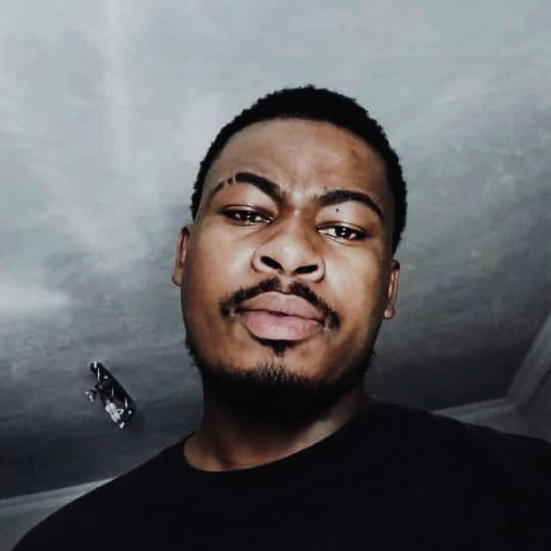 Hope_esco's tweet photo. @RealMrumaDrive @NetflixSA https://t.co/aUMV6EfjYI
