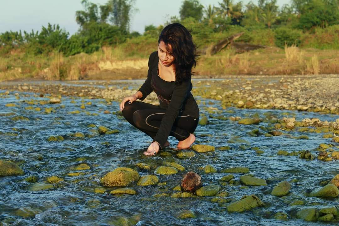 FannieHapi's tweet photo. 12.07.12
FB reminding me dat this 2012 me is still living in the present me. MY DREAM OF BECOMING A VS MODEL IS STILL HERE PO ๐
Dream lng naman po.
This was taken by my bff, & were supposed 2 do a skul work but ended up hiking 2 d river.
#funshotsasuba #rawfiles @CalvinKlein https://t.co/J4yUKsVZ5C