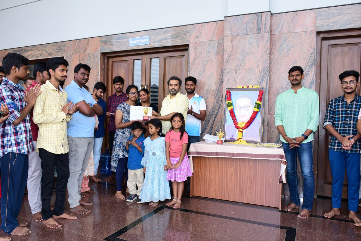 NIT Andhra Pradesh (@nitandhra2015) on Twitter photo #NITAndhraPradesh celebrated #ConstitutionDay on Nov 26, to mark the adoption of the Indian Constitution & also commemorate the 132nd birth anniversary of Dr. B R Ambedkar, the chairman of the drafting committee of the Constituent Assembly.
#ConstitutionDay
<a href="/EduMinOfIndia/">Ministry of Education</a> #NITAndhraPradesh celebrated #ConstitutionDay on Nov 26, to mark the adoption of the Indian Constitution & also commemorate the 132nd birth anniversary of Dr. B R Ambedkar, the chairman of the drafting committee of the Constituent Assembly.
#ConstitutionDay
<a href="/EduMinOfIndia/">Ministry of Education</a>