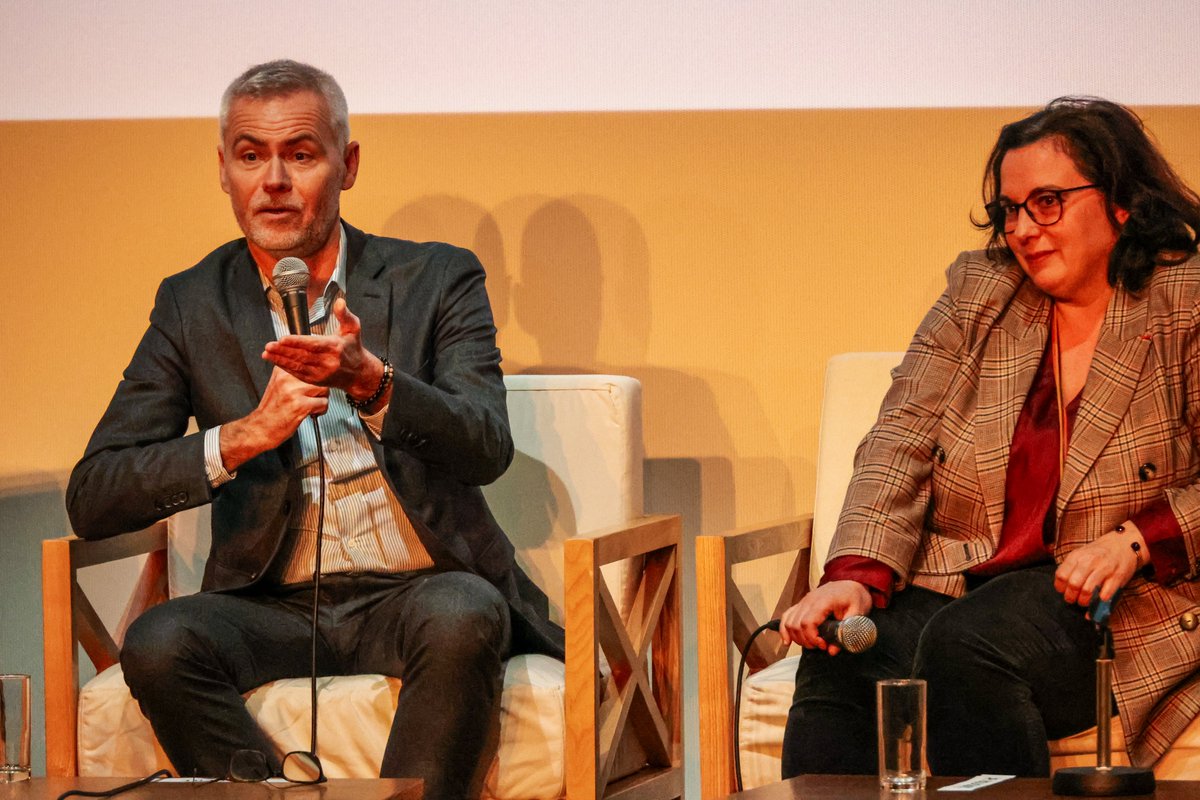 Plus de 200 participants étaient présents hier, à Barentin, pour la rencontre nationale 'Ensemble, relevons les défis du logement dans @PetitesVilles' organisée par l'@UnionHlm et l'APVF. Retour sur cet évènement, avec @emmacosse et @Chris_Bouillon 1/5 👇