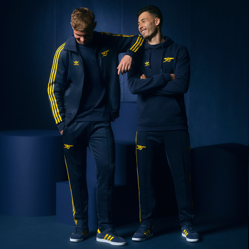 Arsenal's tweet photo. Introducing the new Originals Essentials Collection 🔥

Combining Arsenal heritage with adidas class - shop now on Arsenal Direct👇

🤝 @adidasfootball