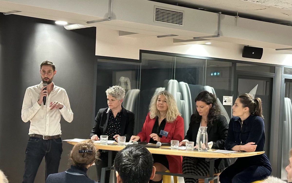 dane_nancy_metz's tweet photo. Intervention de Christine François lors de la table ronde à la fondation Tasmane dans le cadre des grands projets portés par l'@acnancymetz ⤵️
✔️#Ambition21
✔️#TNE88 #France2030
✔️Innovation de la forme scolaire avec #ASTÉRIE
✔️Incubateur académique + de 50 projets #recherche... https://t.co/aNY1aIC1li