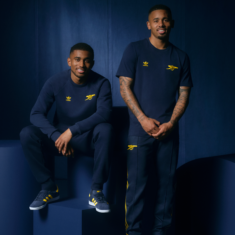 Arsenal's tweet photo. Introducing the new Originals Essentials Collection 🔥

Combining Arsenal heritage with adidas class - shop now on Arsenal Direct👇

🤝 @adidasfootball