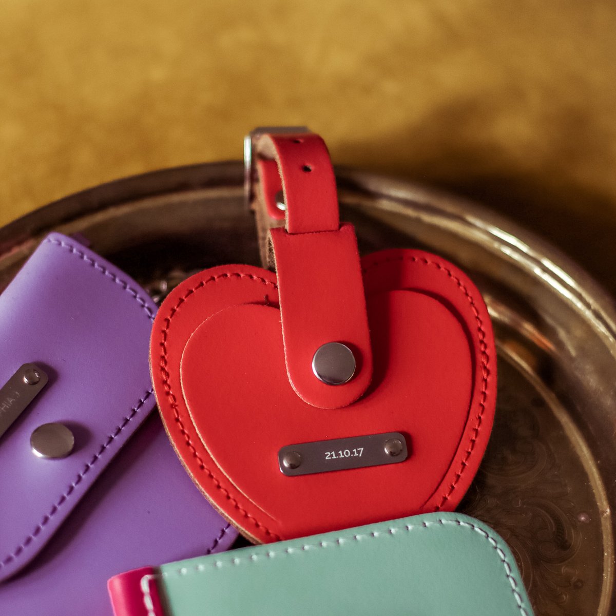 Our adorable Luggage Tag will make the loveliest gift this Christmas🎁 Add a special date with our engraving service to make it extra special✨

Shop Small Gifts - brit-stitch.com/small-gifts/