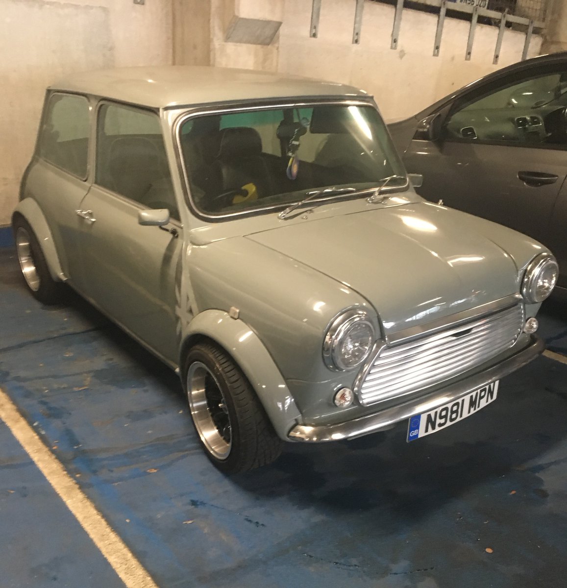 carpapped's tweet photo. A 'proper' #rover #mini #rovermini #roverminicooper from early #1996 - in a probably non-standard colour #austinmini #austinminicooper 

#alecissigonis #britishleyland #britishcars #citycar #propermini #originalmini #widearch #primergrey #greycar #widearches #classiccar https://t.co/ycJhFsn4vf