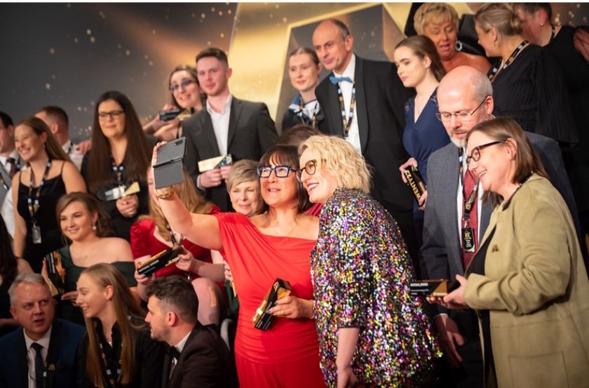 Loving the professional photos from last week's National Apprenticeship Awards! 😍 #Appawards23 #selfiewithsteph <a href="/StephLunch/">Steph McGovern</a>
