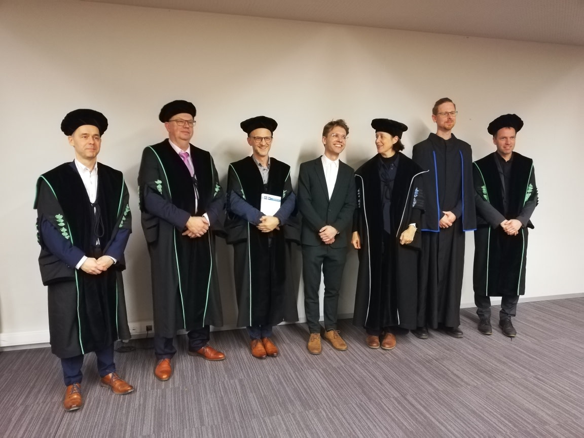 Proficiat aan Guus Leenders, die vorige week succesvol zijn doctoraat met de titel 'Use case adaptive multi-mode platform for energy efficient devices in the internet of things' heeft verdedigd!