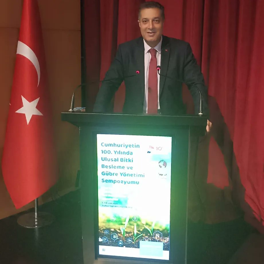 Erzurum'da düzenlenen 'Cumhuriyetin 100 yılında Ulusal Bitki Besleme ve Gübre Yönetimi' sempozyumuna konuşmacı olarak katılım sağladık.