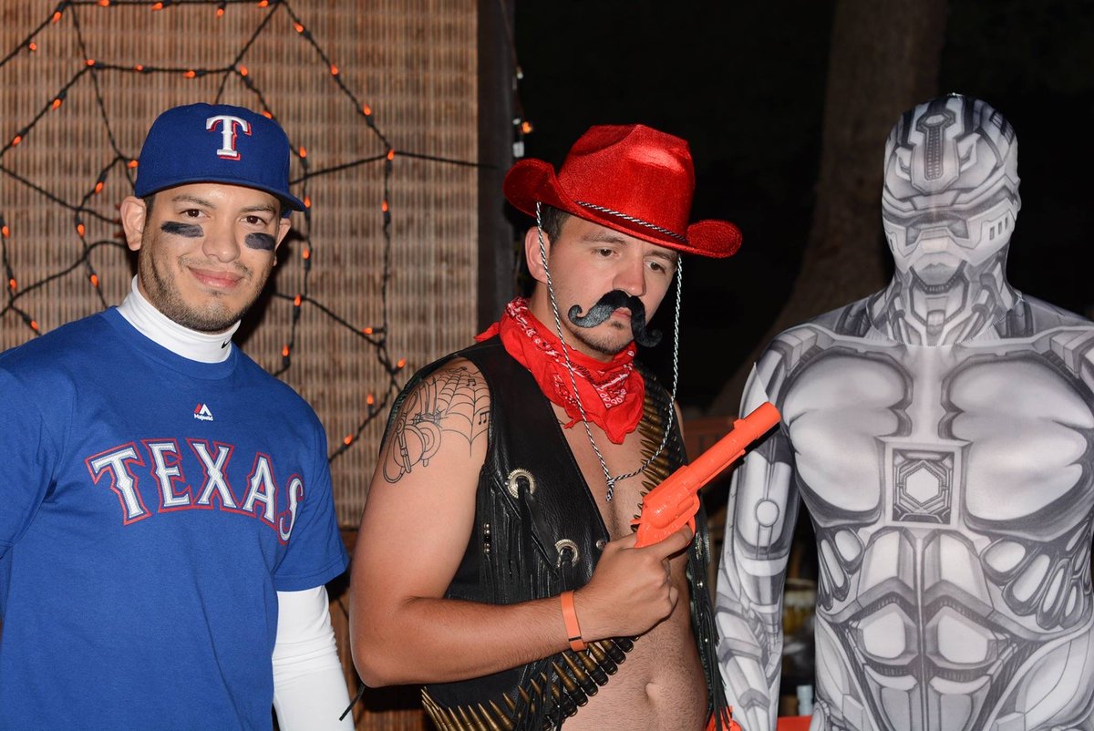 KASThaIII's tweet photo. And then started throwing after parties!
#ThrowbackThursday to #2014 #halloween when we use to party all day and all night!
…
.
#AllenandHeath #zonemixer #Pioneer #CDJs #AiAiAi #Headphones #Music #MusicMindset #MusicIsLife #Musician #MusicianLife #Musicians #Entertainment #edm https://t.co/gloVWCzn2j