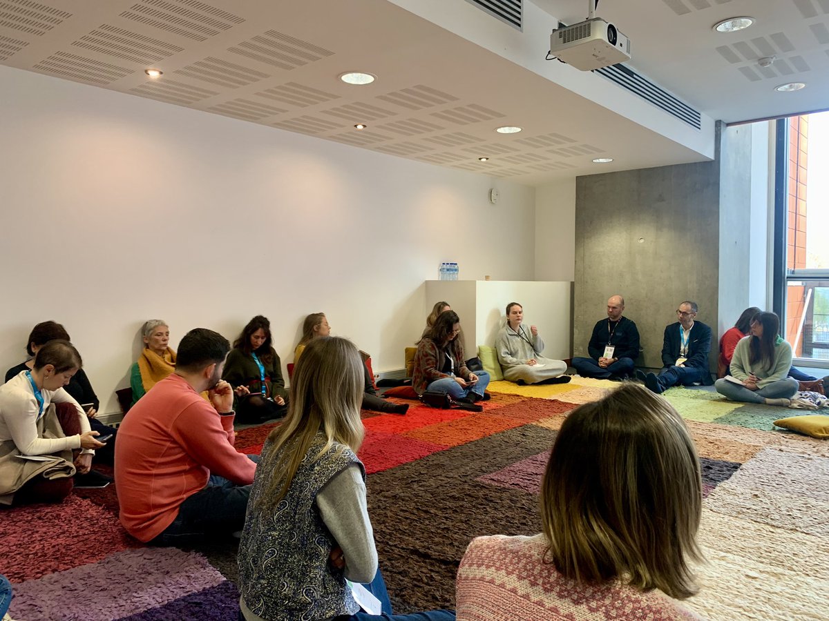 _Falbala's tweet image. Un petit #tapisdeparole avec les communicants internes, une communauté en effervescence permanente 🙌😄
Difficultés, petits moyens , marque employeur et défis 2024. 
#Capcom23 
#Compublique 
#Cominterne 
#MontreTesChaussettes #Débrouillardise