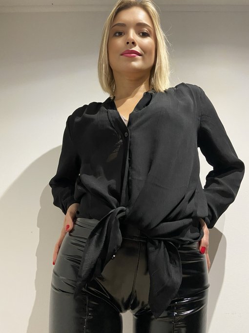 Dis-moi l'impression que je te fais quand tu me vois comme &ccedil;a :  Like = je t'impressionne 😈 RT =  je<a href="/tag/leggings"class="tags"><span>#leggings</span></a><a href="/tag/cameltoe"class="tags"><span>#cameltoe</span></a>