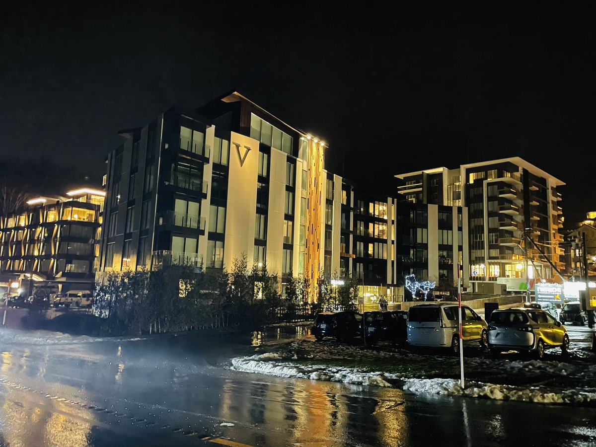 ﾄﾞﾝｯ！💣　ニセコ着弾！！
日本人どこ！？って感じです