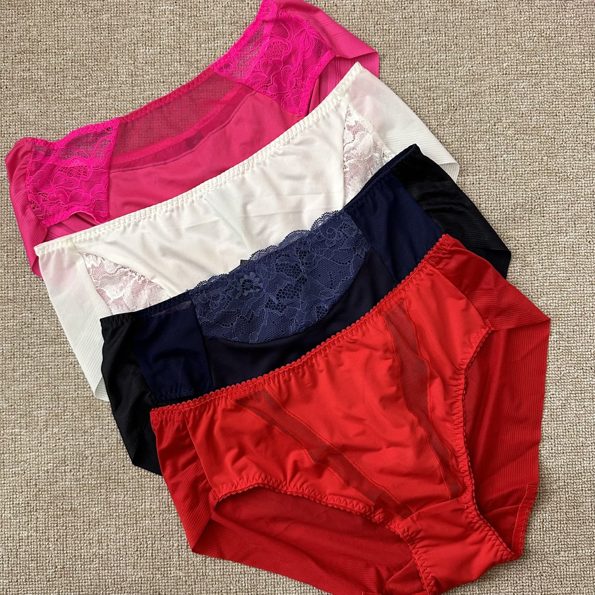 cloudysnowys's tweet image. percaya sih "ada harga ada kualitas" semakin dewasa semakin picky sama ✨underwear✨

finally menemukan bra tanpa kawat dari brand lokal nyaman banget dipakainya gabikin sesek sama sekali &amp;amp; ada ukuran BIG SIZE juga!😭🤚🏻

no more samantha &amp;amp; rachel ldr-an🙏🏻