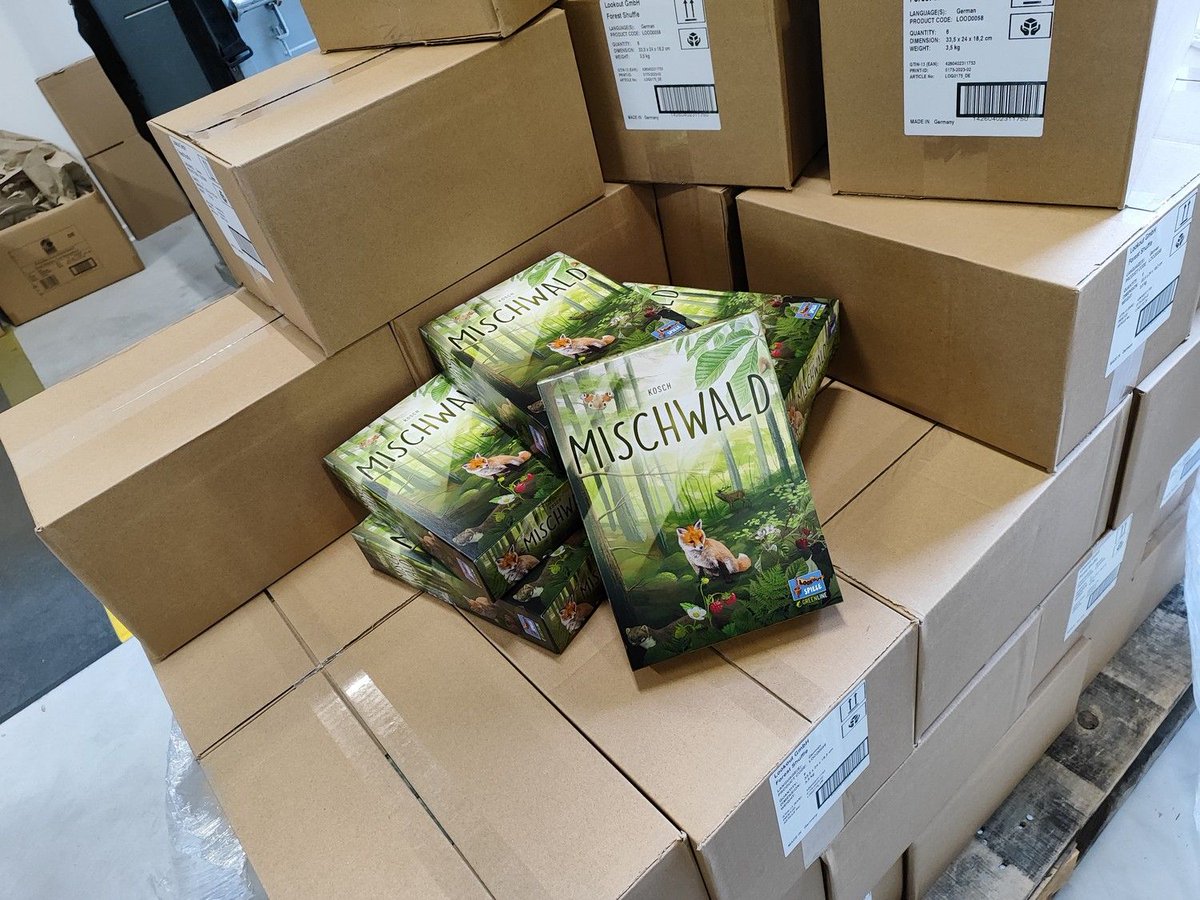 Mischwald ist gestern Nachmittag bei uns eingetroffen. Unser Team arbeitet seit den frühen Morgenstunden am Versand der ersten Vorbestellungen. 

#brettspiele #brettspiel #boardgames #boardgame #boardgaming #boardgamer #gesellschaftsspiel #spieletaxi #Mischwald #Lookout