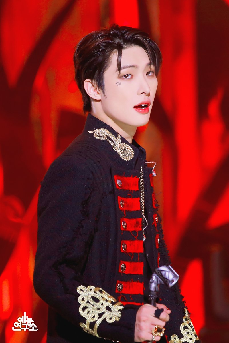 mingifeeds's tweet photo. [📷] #MINGI show! music core https://t.co/hbMm9ynor5