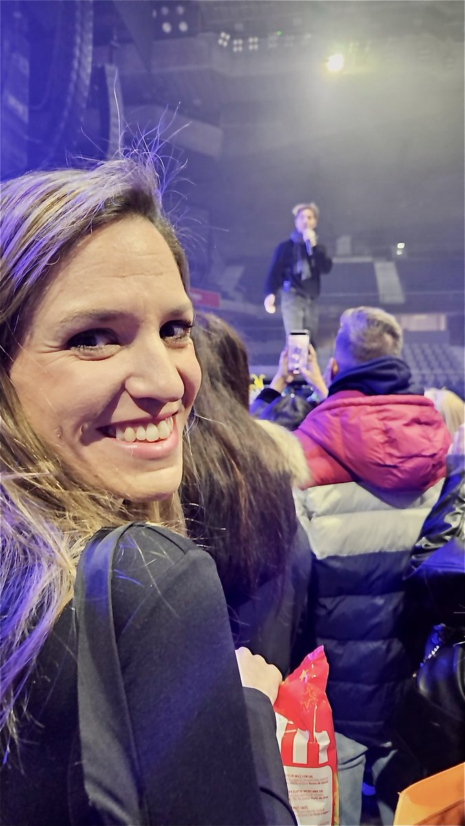 María Borbonés 🏡 (@mariaborbones) on Twitter photo 20 años siguiendo a <a href="/davidbisbal/">davidbisbal</a> y me parece super inspirador su pasión, actitud y la vitalidad que sigue demostrando en cada concierto. Fue realmente motivador escucharle hablar sobre la ingeniería del sonido y la música ¡Imitemos lo mejor de cada persona! ❤️ 20 años siguiendo a <a href="/davidbisbal/">davidbisbal</a> y me parece super inspirador su pasión, actitud y la vitalidad que sigue demostrando en cada concierto. Fue realmente motivador escucharle hablar sobre la ingeniería del sonido y la música ¡Imitemos lo mejor de cada persona! ❤️