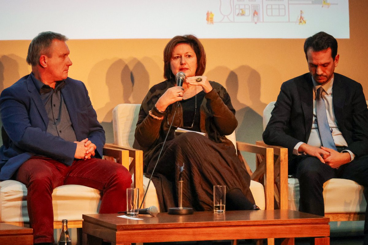 Comment allier défis du ZAN et production de logements dans les <a href="/PetitesVilles/">Petites Villes de France</a> ? Témoignages des maires <a href="/SebastienEugene/">Sébastien Eugène</a> et Frédéric Léveillé <a href="/VilleArgentan/">Ville d'Argentan</a> avec Samuel Coppel <a href="/DAH_OPH_Drome/">DAH_OPH_Drome</a> et Florence Morin <a href="/Procivis/">Procivis</a> 3/5 👇