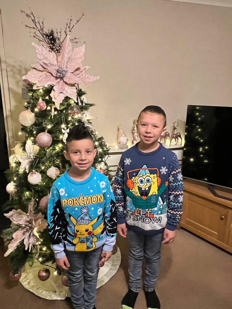 emorges's tweet image. Christmas jumper vibes 🎄#ChristmasJumperDay @YGCwmbran