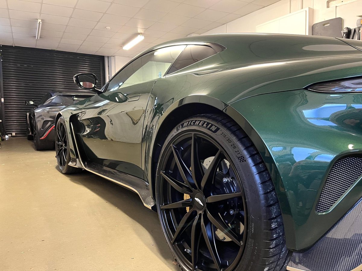 Double 12.

#AstonMartin #V12Vantage #HWM