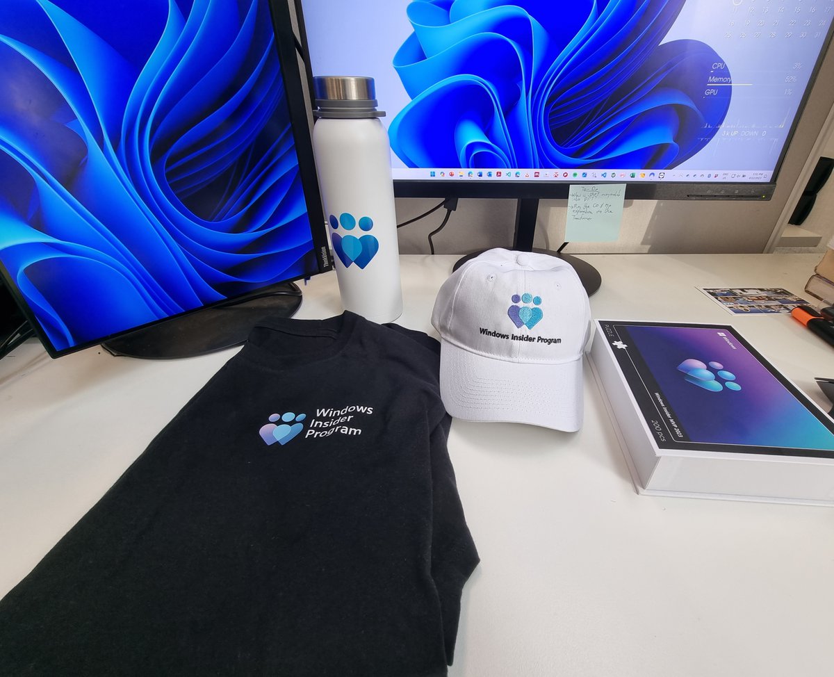 victorolet's tweet photo. Thank you @windowsinsider for an awesome gift box 
#winmvp #windowsinsider #msftstudentambassadors https://t.co/mId8MjK4Vi