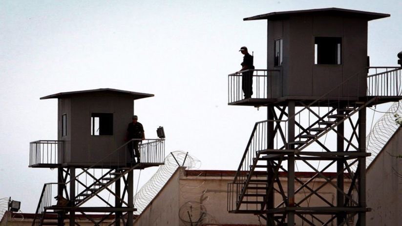 Em têkoşîna dîrokî ya zindanan de dimeşe silav dikin û dîsa bangewaziyê li ciwanan dikin; rêya jiyana azad ji berxwedaniyê diçe!
#berxwedanazindana #zindan
#berxwedan