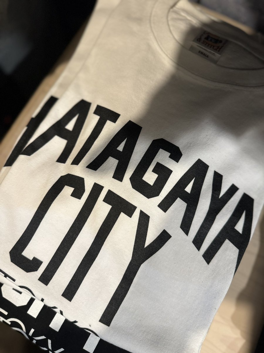 thaitakashi's tweet photo. クラウドファンデングの👕
お店に取りに行って来ました。渋谷区のマークにHATAGAYA CITYの下にはTOKYOカッコいい仕上がりで、パーカー、トートバッグありますよ。AMORAL CODEへ
#幡ヶ谷
#セレクトショップ
#クラウドファンディング
#amoralcode
#hatagayacity
#sasazukacity https://t.co/27vcePbvXX