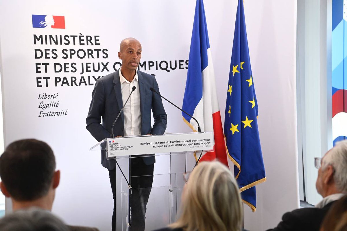Le rapport du Comité national pour renforcer l’éthique et la vie démocratique dans le sport m'a été remis aujourd'hui par ses deux co-présidents, Marie-George Buffet et @StephDIAGANA, après 8 mois de travaux, 170 personnes auditionnées et 70 entretiens. 

Je tiens à adresser mes