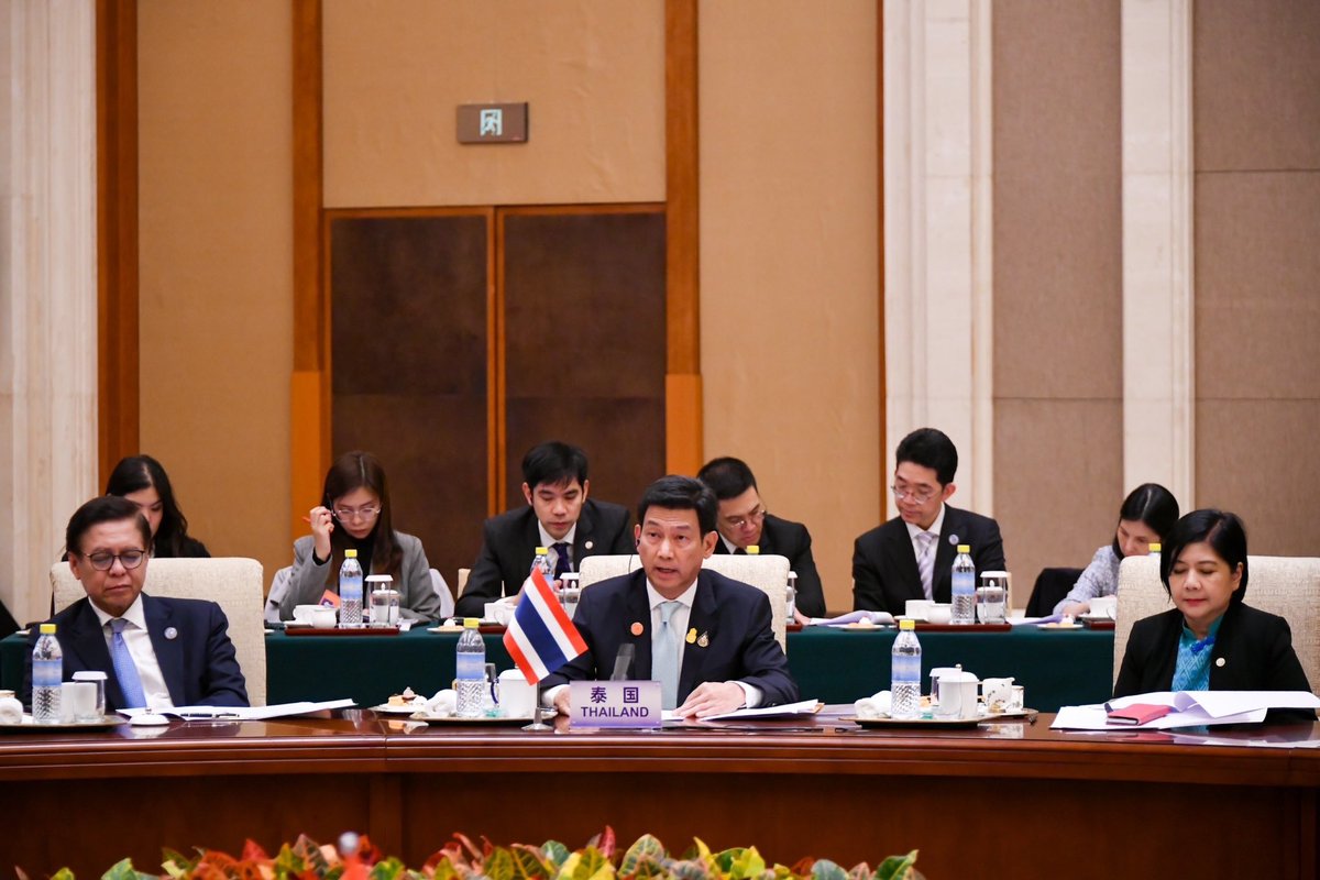 MFAThai's tweet photo. 🇹🇭🌏 DPM/FM @drparnpreeb attended 8th MLC Foreign Ministers Meeting #MLCFMM2023, underlining Thailand’s support for MLC & proposing #ThreeFutures Concept to move MLC towards the future of #Connectivity, #Preparedness for emerging challenges & new #GrowthEngines. (7 Dec 23) https://t.co/s0RJuIoYT8