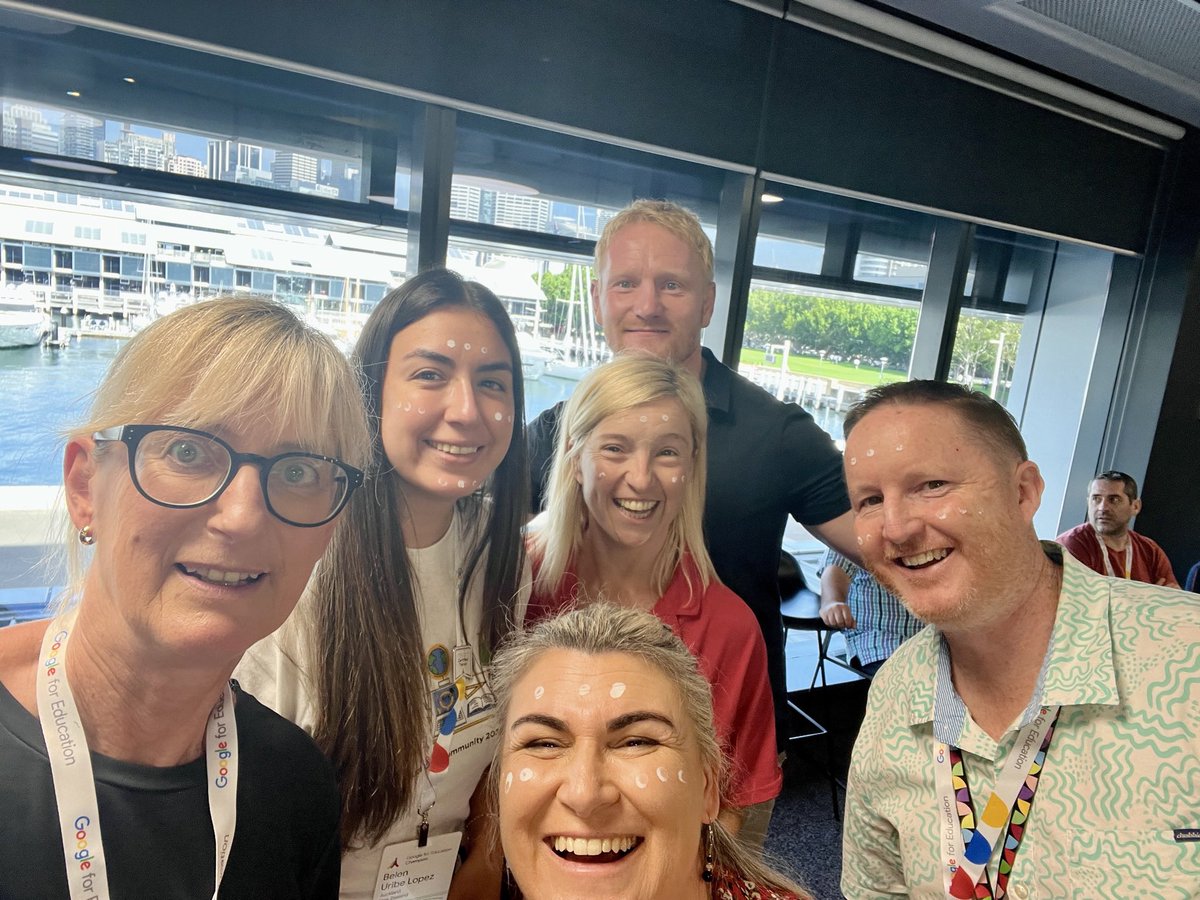 The Google Champions Symposium has been a great experience and a  personal challenge. Thank you all for your kindness and for using captions in the presentations 🫶🏻 Let's go for the last day! 🇦🇺🇨🇱
 #googlechampions #sydney