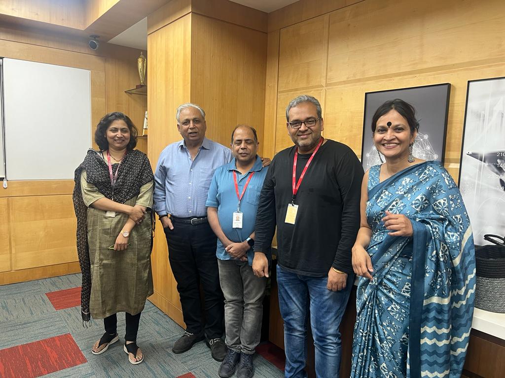 C_P_Gurnani's tweet photo. Started my MBT/ @tech_mahindra life in this conference room at #TechMPune 

Had what is probably my last business meeting at Sharda centre in the same room with the Makers lab team.. https://t.co/uykr1xox3F
