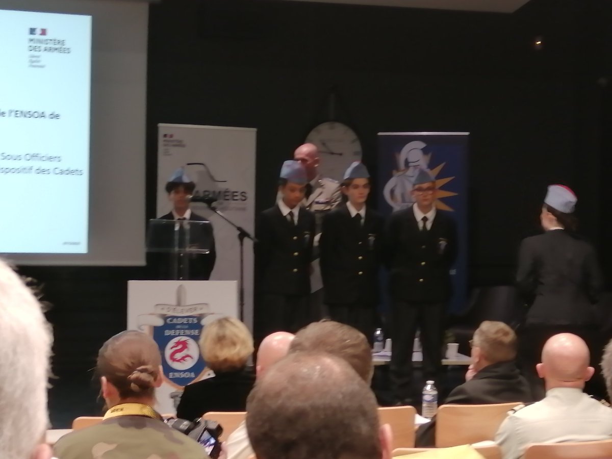 Colloque des trinômes de la région académique nouvelle Aquitaine au lycée Kyoto de Poitiers. Un témoignage puissant des cadets et des classes défense. Bravo à tous.