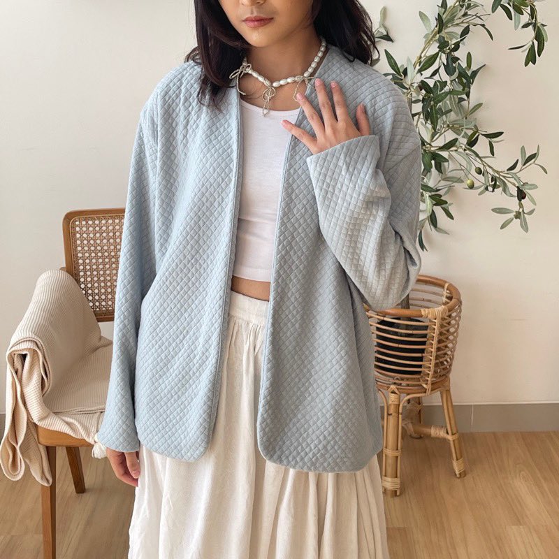 cavzil's tweet photo. non-cropped cardigan on shopee

— a thread https://t.co/QCbKWzVJuY