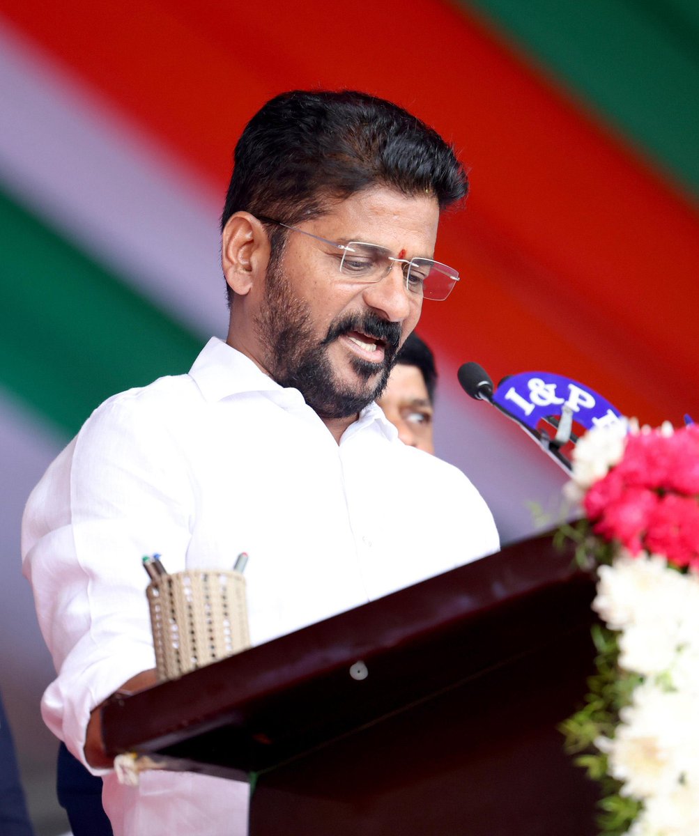 jk_dr's tweet photo. Heartily congratulations to the most inspirational leaders, 
Sri @revanth_anumula garu, Smt @seethakkaMLA garu who fought against all odds &amp; won the game of #TelanganaAssemblyElection2023, it really very happy to see you both swearing in as Chief minister &amp; Minister respectively. https://t.co/2QHxqYPJbT