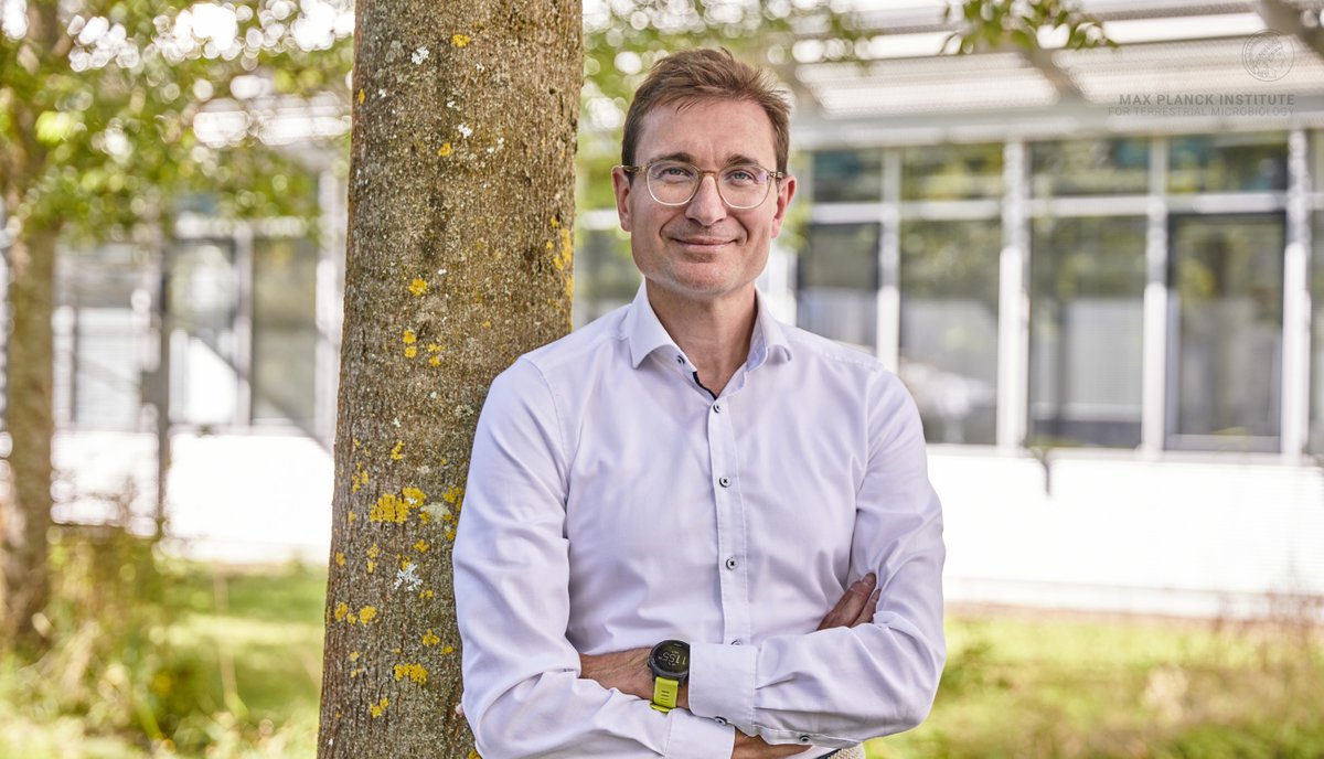 🥳 Happy and proud to announce📢 that Director Tobias Erb @erblabs has been awarded the #LeibnizPrize 🏆, the highest German research prize, for his groundbreaking and interdisciplinary work on #synbio pathways and #CO2 fixation! Congratulations Tobi! @dfg_public