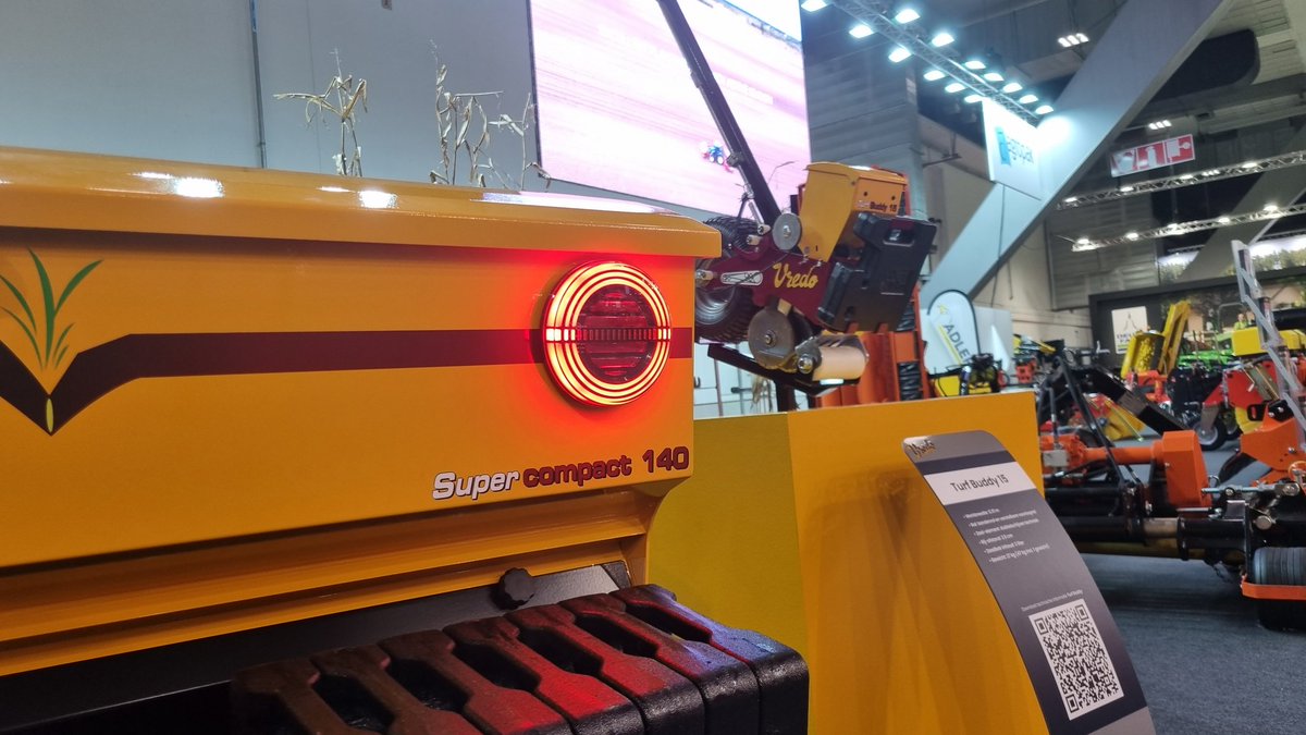 AvEngelen1986's tweet photo. Day 2 @Agribex in Brussel. The technique of #overseeding @VredoDodewaard More yield from your fields 🌱, that's our passion. Booth #Agropak Belgium 🇧🇪 Welcome! https://t.co/OvViycMcSQ