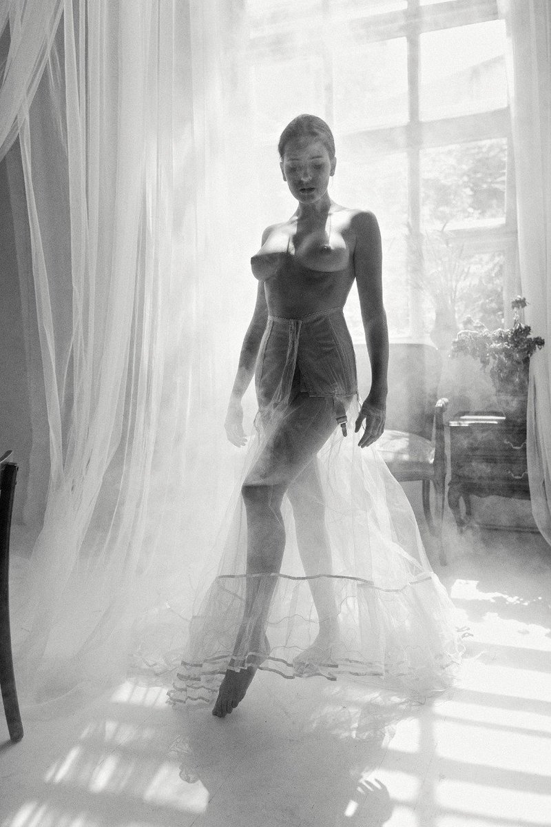 Good morning, beautiful souls 🤍
May your day be a canvas for thoughtful reflections and inspired actions. 
My muse <a href="/mihaylova_jpg/">Anastasia Mihaylova</a>