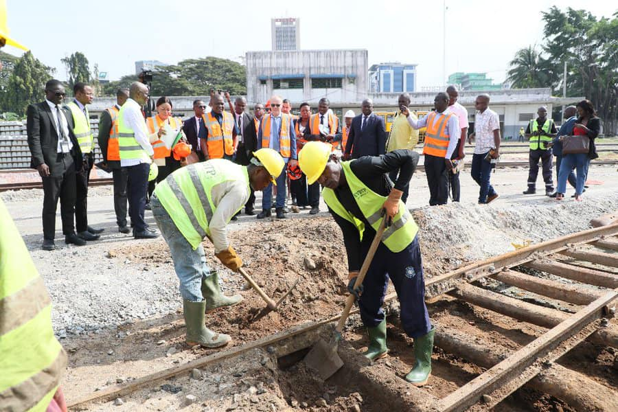 Monafrique8's tweet photo. #CIV225 : Métro d’Abidjan le gouvernement annonce l’accélération des principaux travaux du projet à la mi-décembre 2023.

#cotedivoire #infrastructure  #developementdurable #tourism  #transportpublique https://t.co/L7q9PrXE5s
