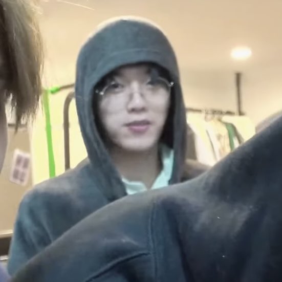 look at my blind nerd 😭😭