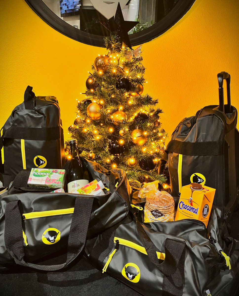 Ook in 2023 hebben wij een praktische en goedgevulde kerstattentie om het jaar mee af te sluiten! Of je nou gaat sporten of op reis gaat: de SRS trolley/sporttas is er geschikt voor!💪
#Kerstpakket2023 #Trolley #Sporttas
