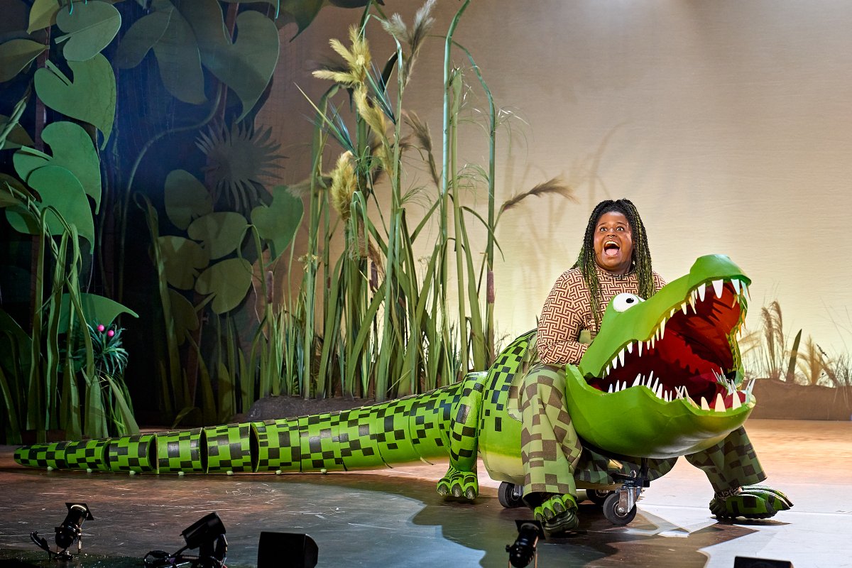 LeedsPlayhouse's tweet photo. 🚨 NEW SNAPS! 🚨
Welcome to the wonderful world of #TheEnormousCrocodile! 🐊💚
Thank you 📸 Manuel Harlan for these joyous new production pix.
Don't miss this marvellously moreish musical extravaganza! 🎶
🎟️ Book now >> https://t.co/lcgvxwM0Ph https://t.co/TX4bbEvzbj