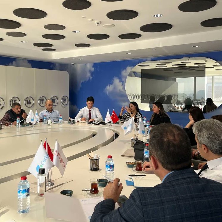 CedasDogalgaz's tweet photo. AHLPAY müşteri memnuniyeti uzmanları Burcu Haddur ve Gizem Kaya Genel Müdürlüğümüzü ziyaret ederek Çağrı Merkezi, Müşteri Deneyimi, Muhasebe Birimi temsilcileri ile bir araya geldi. https://t.co/vp46Gvmyta