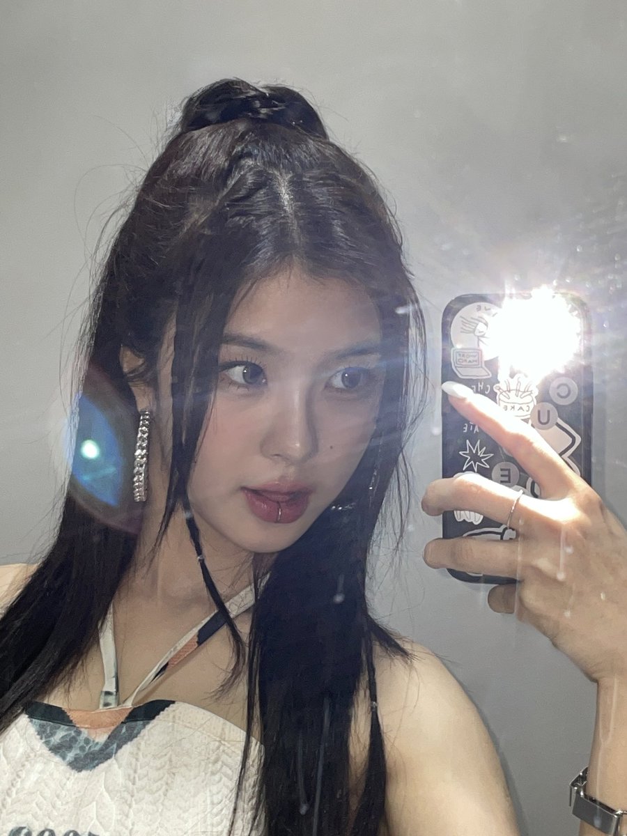 official_kep1er's tweet photo. 다람쥐의 갤러리 털기 2탄

#김다연 #DAYEON
#Kep1er #케플러 https://t.co/qrJnPpis7b
