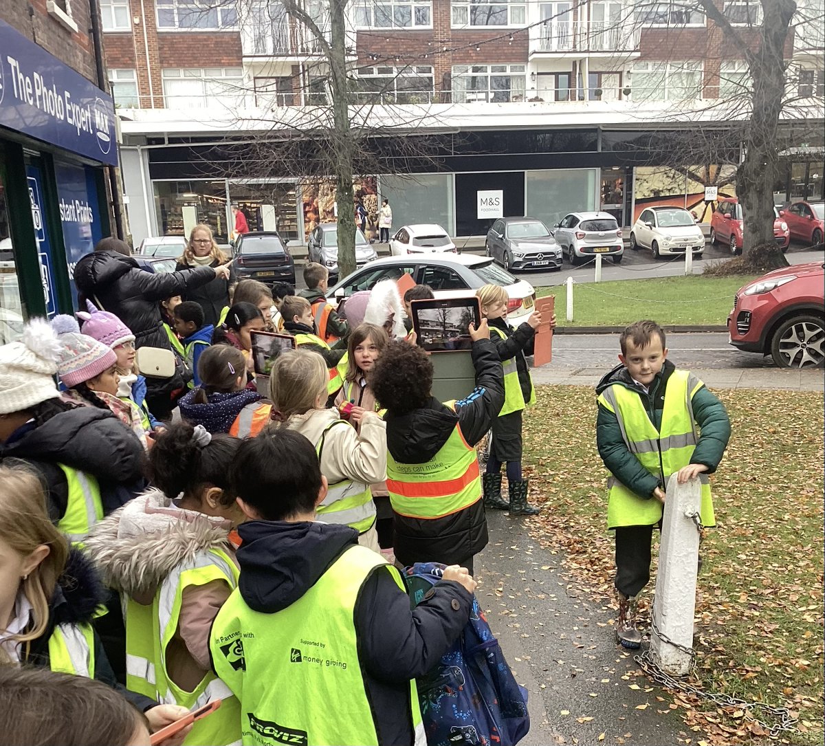 HarpAcademy1's tweet image. Year 3 enjoyed their walk around the local area for their geography fieldwork today. #Geography #mapskills