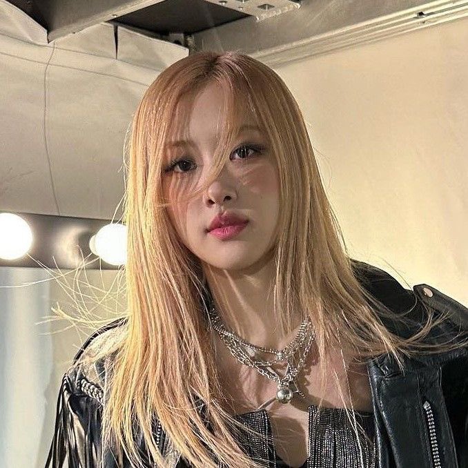 lostinjkoo's tweet photo. según mis bias soy hetero bi o les?? https://t.co/HboeMC6s6U