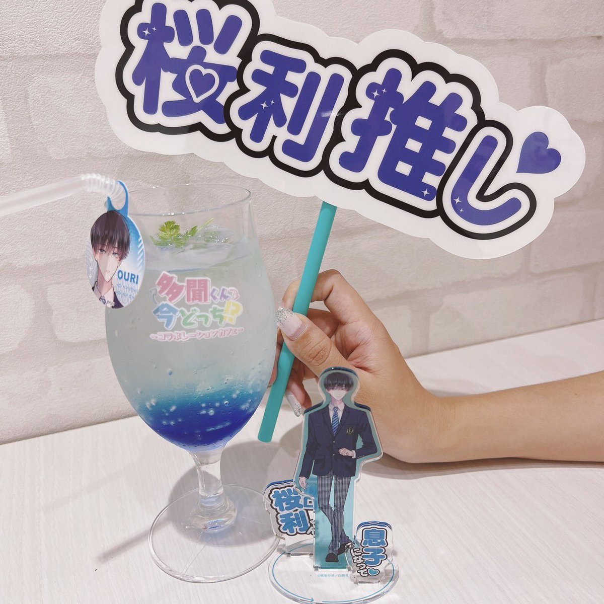 tamonkun_cafe's tweet photo. また、
延長期間（12/18〜1/21）中、
【#多聞くんカフェ】をつけて
店内にあるフォトプロップスを使って写真を投稿してくれたお客様には、
抽選でオリジナルグッズをプレゼント🎁🎁🎁❣️

たくさんのご来店お待ちしております✨

#MyCharafulCafe
#師走ゆき(@snow361)先生 https://t.co/Plh7VwKwDW