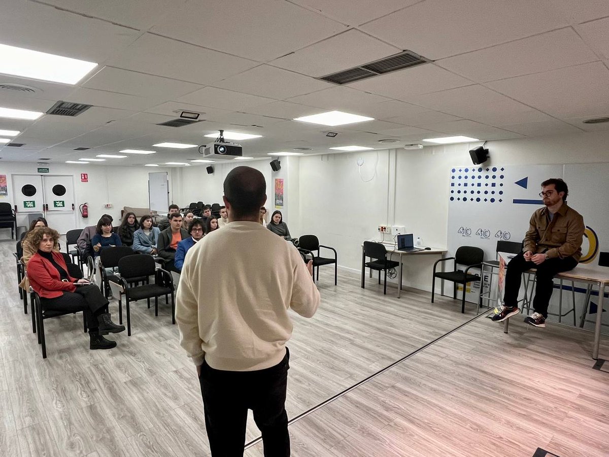 💛 Hoy nos visita un grupo de personas jóvenes de toda España para conocer nuestra labor de primera mano.   

Gracias a <a href="/SE_RelacCortes/">Secretaría de Estado de Relaciones con las Cortes</a> y <a href="/M_Presidencia/">Ministerio de la Presidencia, Justicia y R. Cortes</a> por acompañarnos y hacer posible este encuentro  

#45AnosDeConstitucion